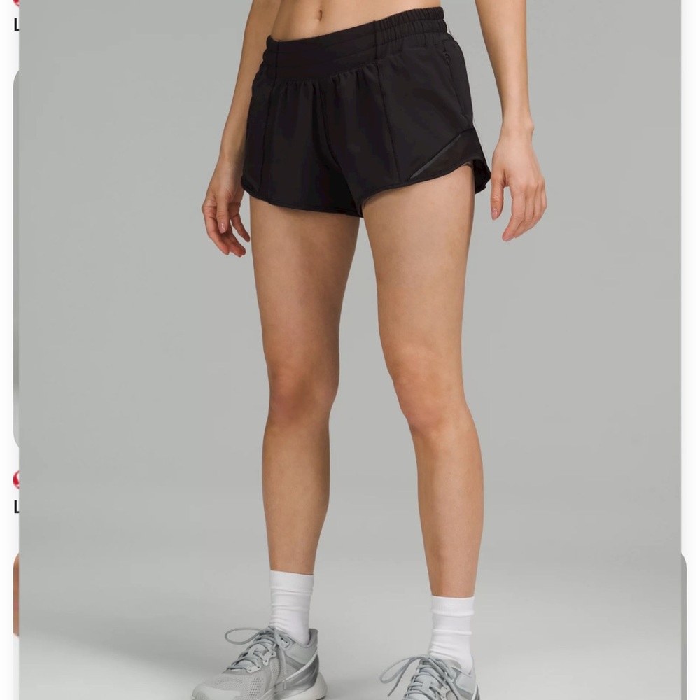 Lululemon low rise 2.5inch hotty hot short